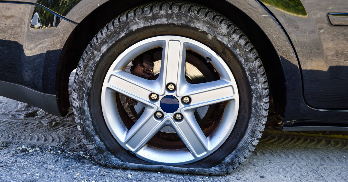 Spannendes Experiment Was passiert, wenn man mit platten Reifen bis zu 100 Km/h schnell fährt?